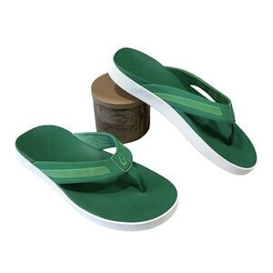 OLUKAI Leeward Men’s Size 9 Green Everyday Beach Sandals Summer Poolside -EUC